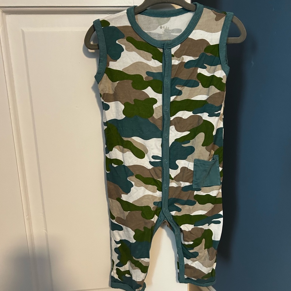 Kyte baby Camo sleeveless romper GUC